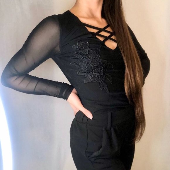 Black Bodysuit Scoop Neck Criss-Cross and Floral Detailing - Picture 6 of 11